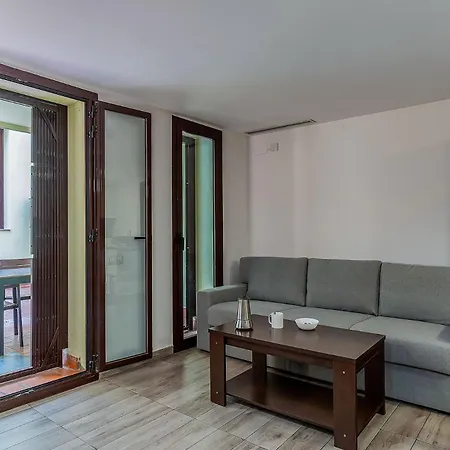 Ab Margarit Apartment